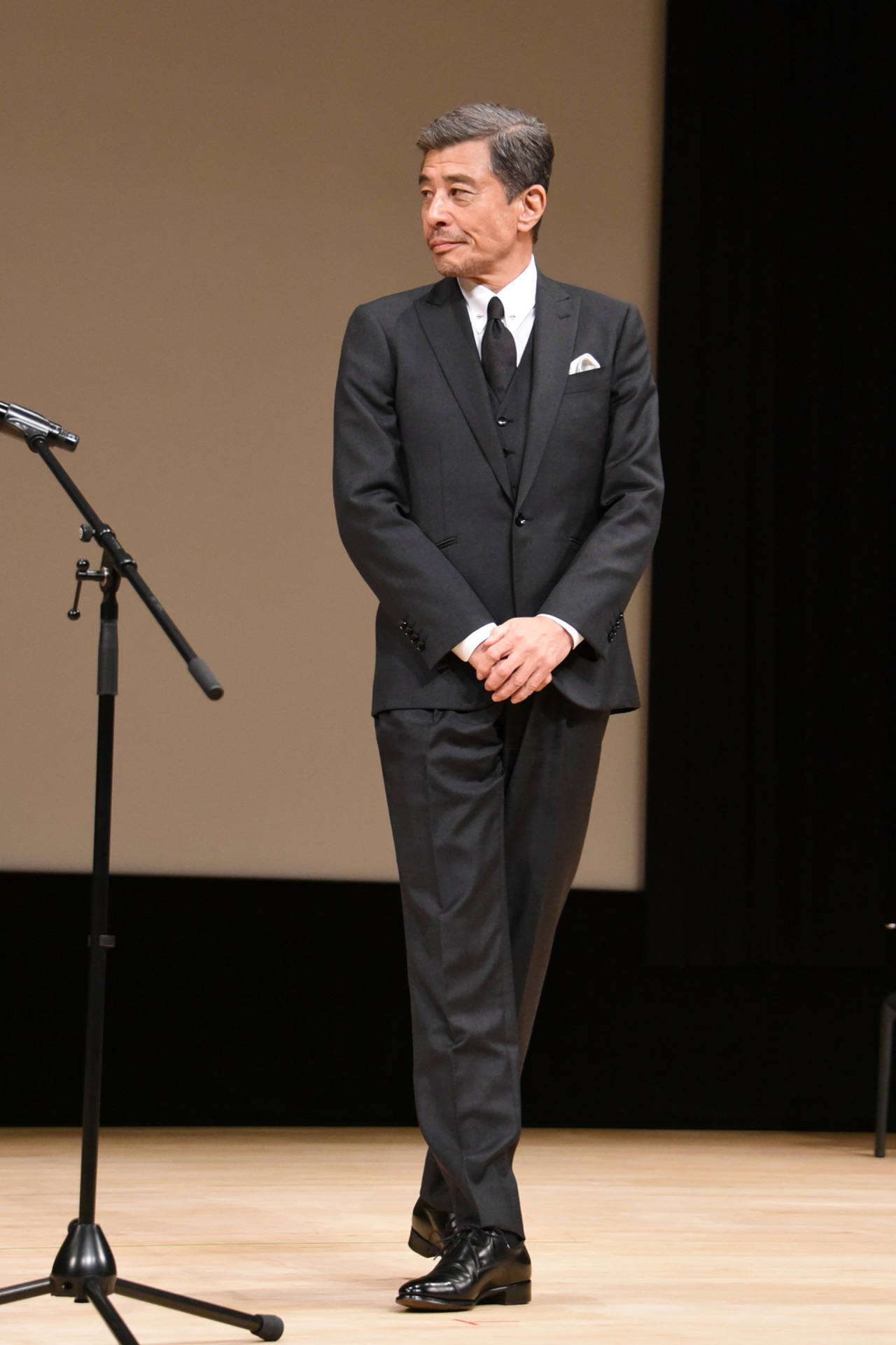 舘ひろし
