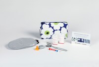 フィンエアーで提供される、マリメッコのアメニティ（ビジネスクラス）。