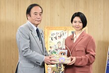 左から埼玉県知事・上田清司、二階堂ふみ。
