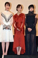 左から唐田えりか、松井玲奈、日南響子。