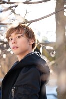 「VARIOUS」より。