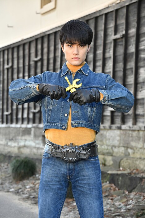 入江甚儀演じる真紀那レント。