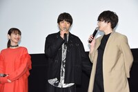 左から岡本夏美、白洲迅、柾木玲弥。