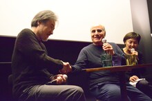 左から黒沢清、アミール・ナデリ。