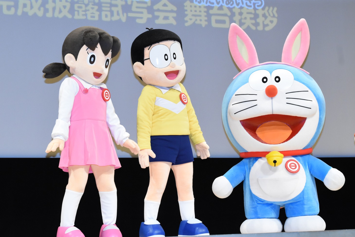 左からしずか、のび太、ドラえもん。