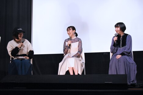 左から山戸結希、木下あかり、首藤凜。