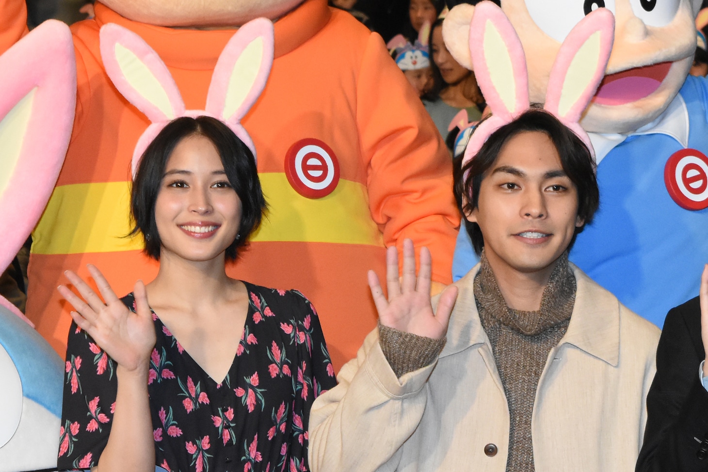 左から広瀬アリス、柳楽優弥。