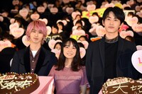 左から横浜流星、上白石萌音、杉野遥亮。