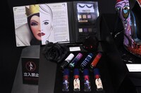 ディズニーヴィランズのコスメグッズ。