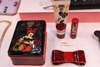 ミニーマウスのブースに展示されているコスメグッズ。