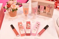 ミニーマウスのブースに展示されているコスメグッズ。