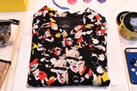 ミッキーマウスのシャツ。