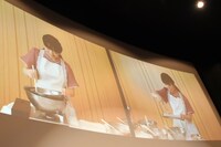 上白石萌音がチョコレート作りをしている様子。