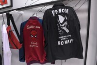 スパイダーマンとヴェノムのブルゾン。