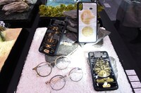 「スター・ウォーズ」がモチーフのメガネとスマホケース。