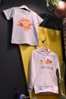 「ライオン・キング」の子供用Tシャツとパーカー。