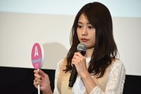 心理テストに挑む有村架純。