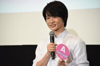 心理テストに挑む神木隆之介。