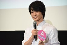 心理テストに挑む神木隆之介。