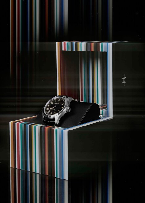 スペシャルボックスに入った「カーキ フィールド マーフ  オート」。