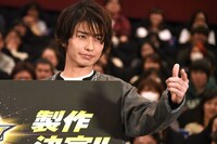 「仮面ライダービルド」本編のセリフ「できてるよ」を再現する武田航平。