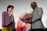 左からコムアイ、バリー・ジェンキンス。