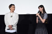 左から登坂広臣、中条あやみ。