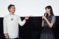 左から登坂広臣、中条あやみ。