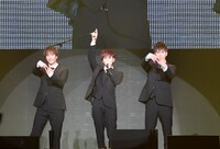 左から藤原樹、吉野北人、長谷川慎。