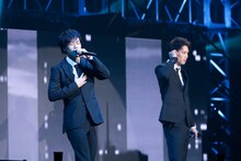 左から川村壱馬、鈴木伸之。