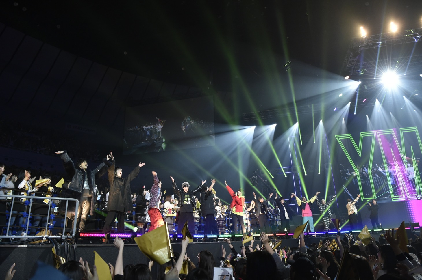 「Y.M.C.A.」を披露するTHE RAMPAGE from EXILE TRIBEとGENERATIONS from EXILE TRIBE。