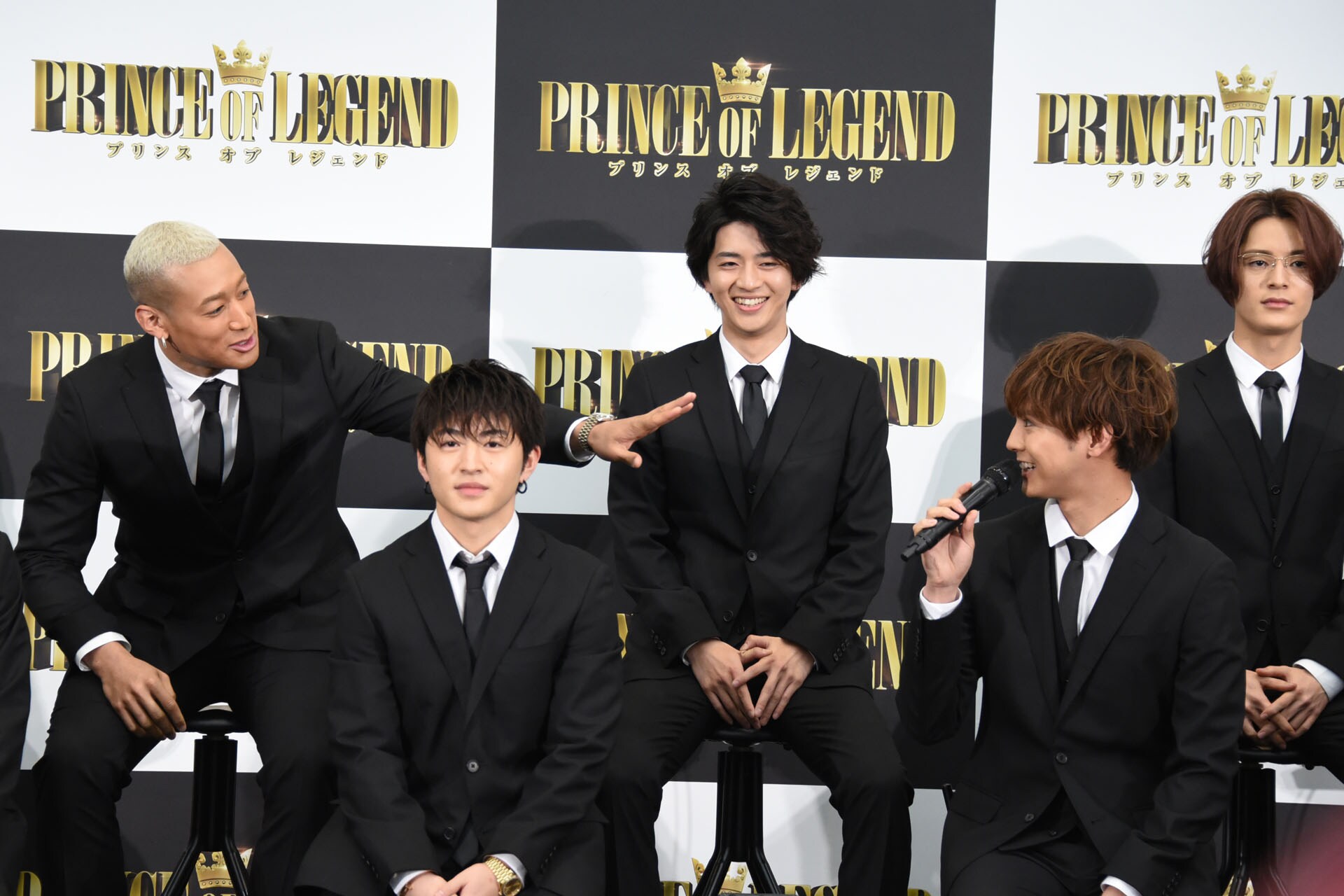 プリレジェ」片寄涼太ら会見で大渋滞！佐野玲於は吉野北人に「今日
