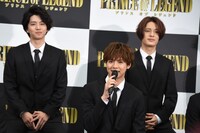 左から飯島寛騎、片寄涼太、塩野瑛久。