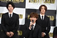 左から飯島寛騎、片寄涼太、塩野瑛久。