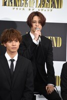 塩野瑛久（奥）