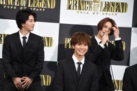 左から飯島寛騎、片寄涼太、塩野瑛久。