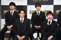 左から長谷川慎、町田啓太、藤原樹、吉野北人。