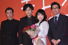 「半世界」先行上映会の様子。左から渋川清彦、稲垣吾郎、池脇千鶴、阪本順治。