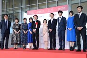 「カメラを止めるな！」監督の上田慎一郎とキャスト陣。上田の妻・ふくだみゆきもステージに上がった。