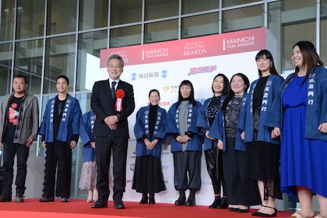 「菊とギロチン」の監督・瀬々敬久とキャスト陣。
