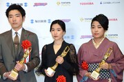 左から柄本佑、木竜麻生、内田也哉子。
