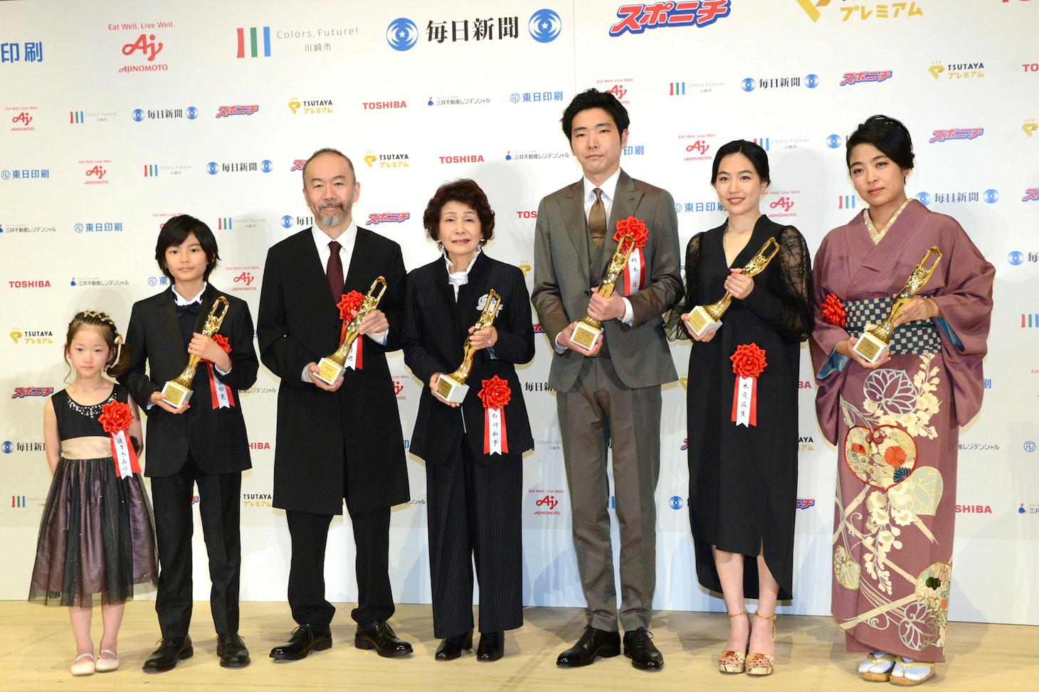左から佐々木みゆ、城桧吏、塚本晋也、白川和子、柄本佑、木竜麻生、内田也哉子。