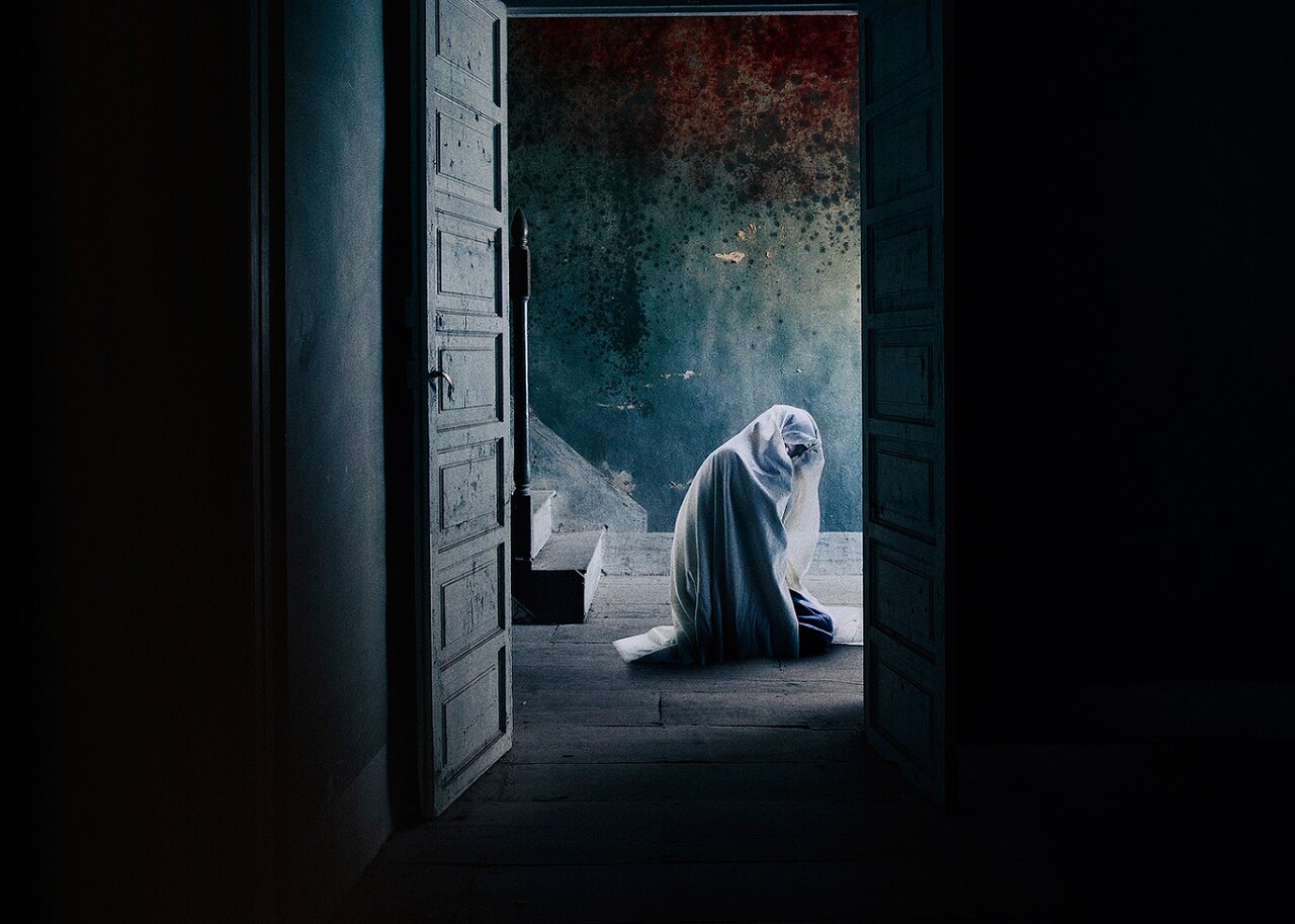 屋敷に隠された秘密とは？父を殺した4人兄妹描く「マローボーン家の掟」新カット