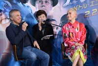 左からクリストフ・ヴァルツ、ローサ・サラザール。