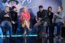 左からクリストフ・ヴァルツ、ローサ・サラザール、ロバート・ロドリゲス、ジョン・ランドー。