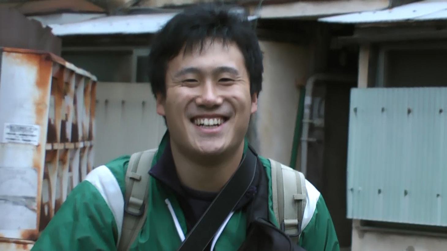 「沈没家族 劇場版」より、監督を務めた加納土。