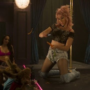 ニンジンを握られる!うさぎがポールダンサーに興奮「パペット大騒査線」本編映像