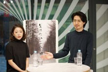 左から山口遥、佐藤秋。