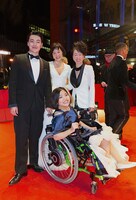 第69回ベルリン国際映画祭に参加した「37 Seconds」のスタッフ・キャストたち。