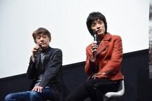 左から白倉伸一郎、半田健人。